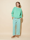 Streifenhose in mint am Model