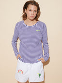 Longsleeve blau-weiß geringelt am Model