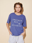 Blaues T-shirt mit Another day in Paradise Print in blau
