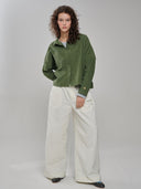 Cord Hose in creme weiß am Model