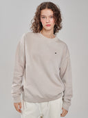 Sweatshirt mit Yes Print in hellgrau am Model