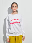 Sweatshirt no rain no rainbow in weiß am Model
