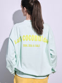 Sweatshirt Lazy Coconut blau am Model
