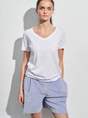 Bermuda Shorts in flieder am Model