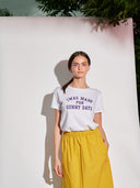 T-shirt sunny days in weiß am Model