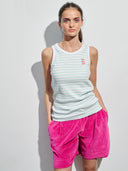 Rib Top Sunrise club in hellblau am Model