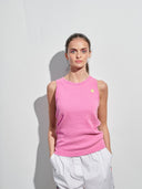 Rib Top in fuchsia mit Smiley am Model