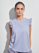 Top mit Ruffles in flieder am Model