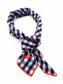 Bandana in Karo lila gebunden