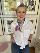 Lila kariertes Bandana am Model