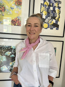 Bandana mit Streifen in rosa-weiß am Model