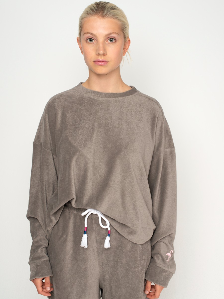 Sweatshirt aus Frottee am Model in Grau