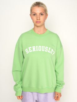 Sweatshirt Seriously grün am Model
