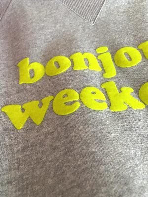 Bonjour weekend Flockprint Sweater in grau mit Neongelb