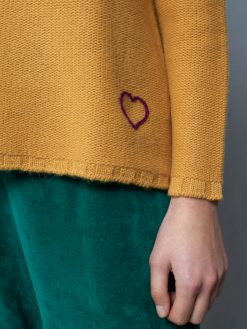 Senffarbener Basic Pullover mit links gestrickten Maschen