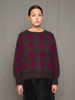 Pullover Hahnentritt in mokka am Model