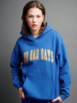 Hoodie No Nad Days Print blau am Model