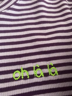 Rib Longsleeve oh la la lila Stickerei
