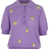 Lila Kaschmir Polo mit Ananas auf der Vorderseite