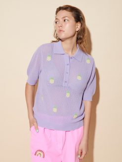 Lila Kaschmir Polo mit Ananas auf der Vorderseite