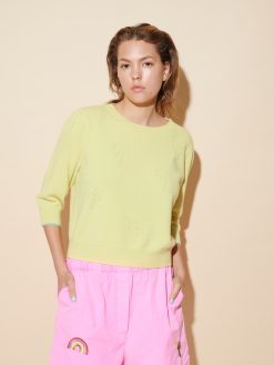 Kaschmir Pullover mit Ajour Palmen in gelb am Model
