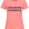 T-Shirt Chasing Sunsets koralle