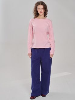 Longsleeve mit Rundhals rosa am Model