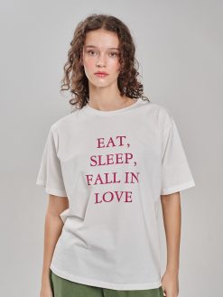 Shirt Eat, Sleep, Fall in Love am Model