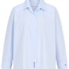 Bluse mit hellblauen Streifen