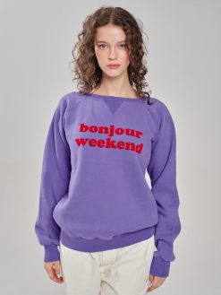 Bonjour weekend Sweatshirt in purple lila am Model