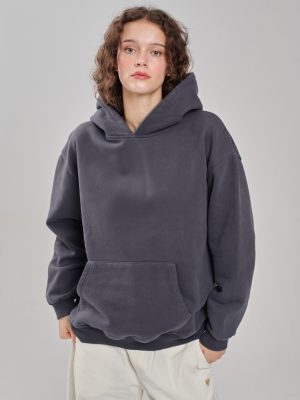 Hoodie Why so serious grauschwarz am Model