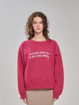 Sweatshirt Daydreamer in bordeaux am Model