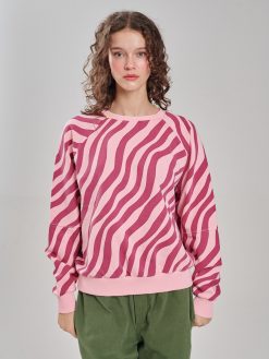 Zweatshirt mit Zebraprint rosa-bordeaux am Model