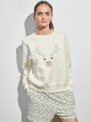 X-mas Sweatshirt mit Elch in off-white am Model