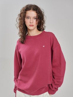 Sweatshirt mit Yes Print auf dem Rückteil in bordeaux am Model
