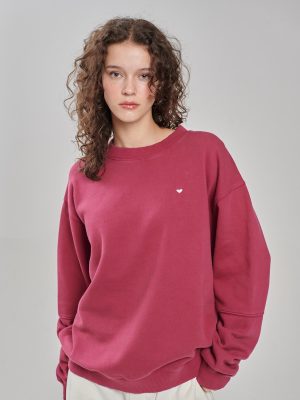 Sweatshirt mit Yes Print auf dem Rückteil in bordeaux am Model