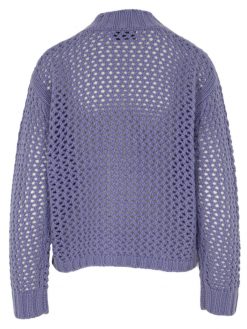 Lochstrickjacke in lila Rückansicht