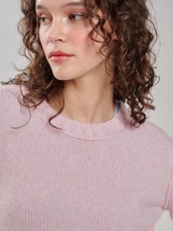 Kachmir Pullover basic mit lurex rosa am Model