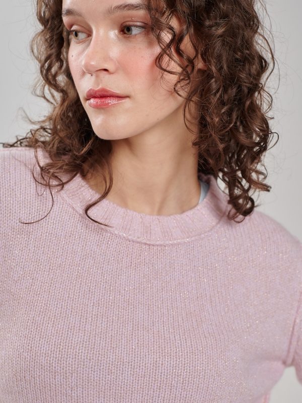 Kachmir Pullover basic mit lurex rosa am Model