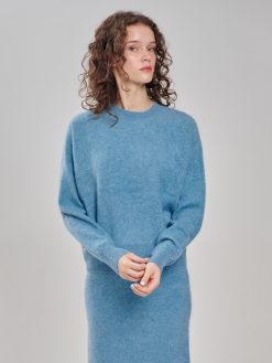 Boxy Pullover türkis aus brushed Kaschmir am Model