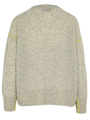 Pullover in hellgrau mit Kontrastnaht in gelb Rückansicht