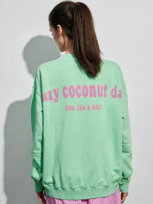 Sweatshirt Lazy Coconut gruen am Model von hinten