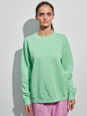 Sweatshirt Lazy Coconut gruen am Model vorne