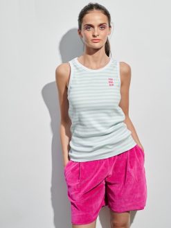Rib Top Sunrise club in hellblau am Model