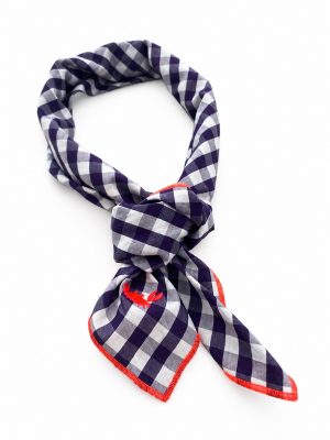 Bandana in Karo lila gebunden