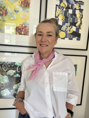 Bandana mit Streifen in rosa-weiß am Model